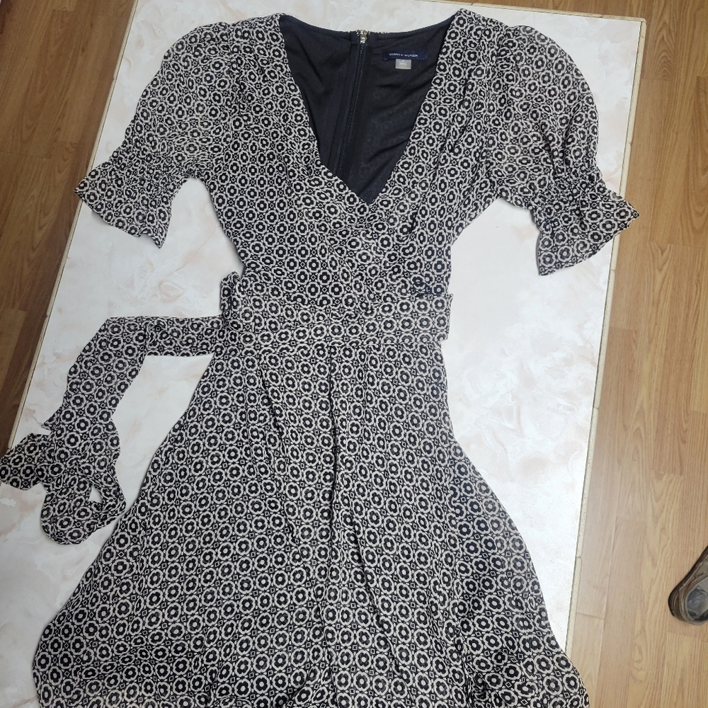 Tommy Hilfiger Wrap Dress Size 2P Gray Black Print Midi Work Office Petite - Picture 6 of 12